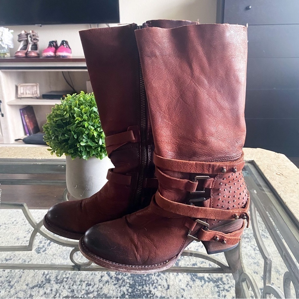 Freebird Boot Coy Buckle Strap Heeled Leather Slouchy Studded Rust 7 GUC - Picture 2 of 10